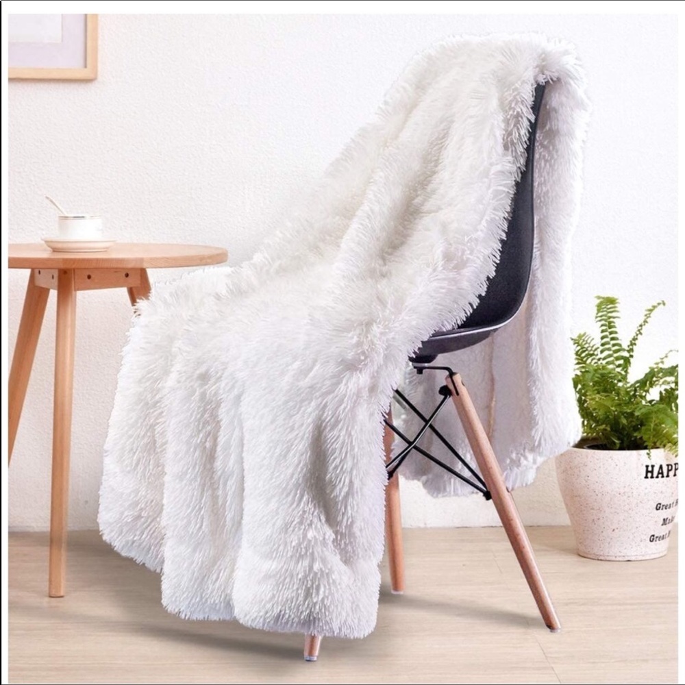 White Faux Fur Soft Blanket 50x60 Brand New